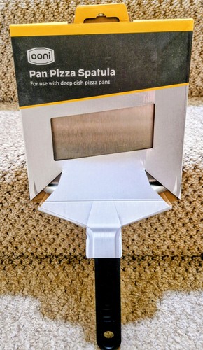 Ooni pizza pan - pizza, spatula